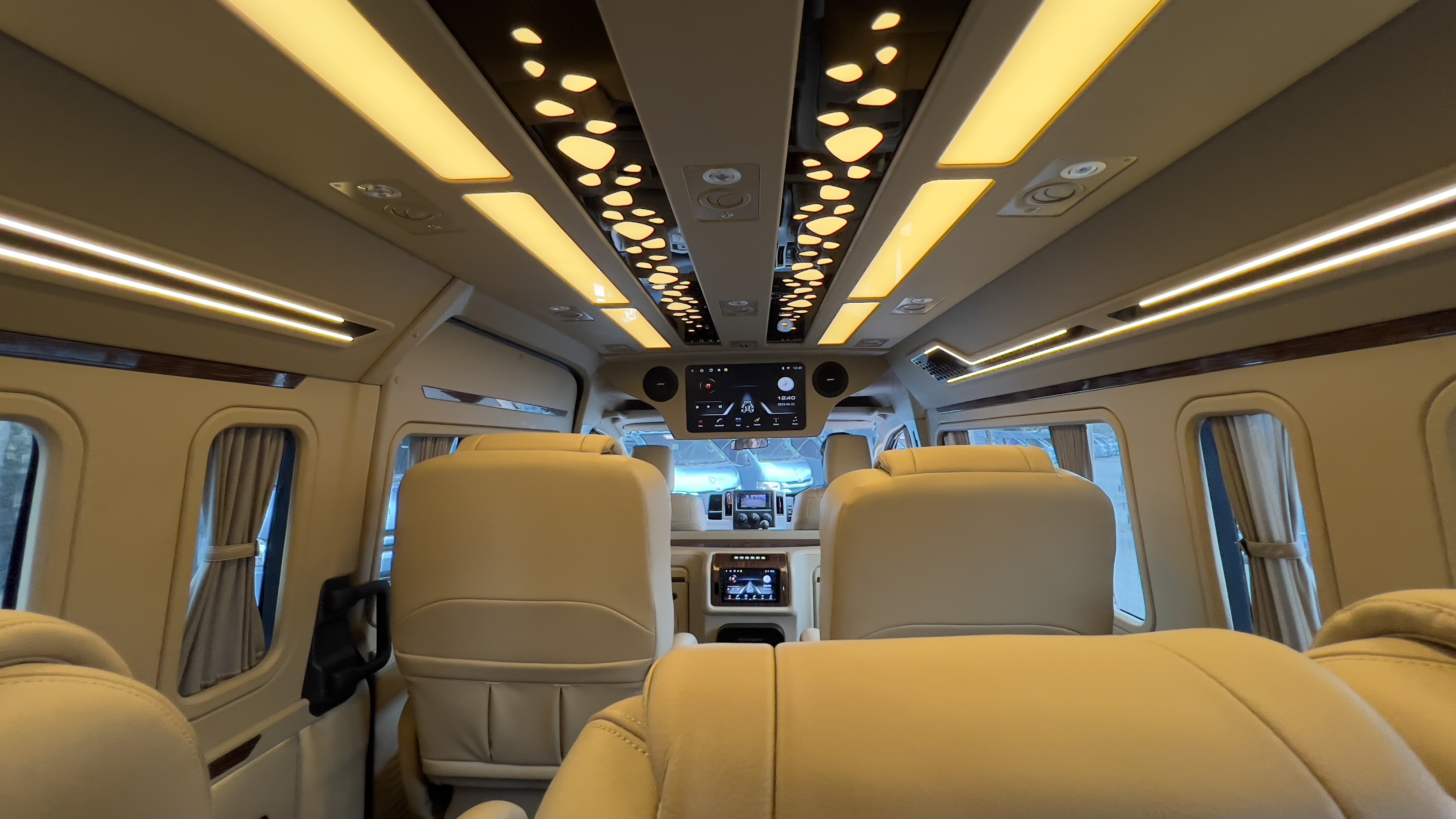 Sewa Hiace Jakarta
