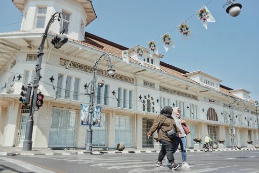 Tumbuh Bersama Keluarga Pengemudi dan Karyawan  Melalui Program Beasiswa Bluebird Peduli