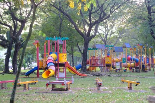 Tumbuh Bersama Keluarga Pengemudi dan Karyawan  Melalui Program Beasiswa Bluebird Peduli