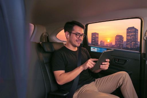 Tumbuh Bersama Keluarga Pengemudi dan Karyawan  Melalui Program Beasiswa Bluebird Peduli