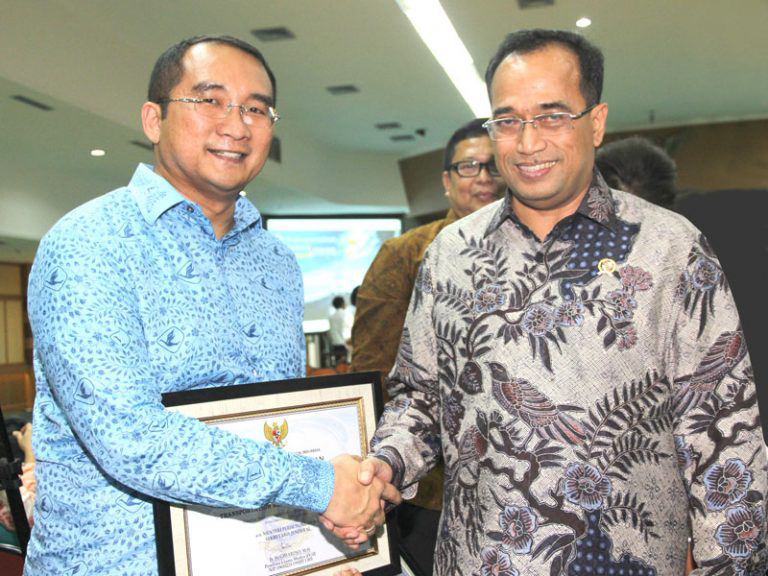 Blue Bird Meraih Transportation Safety Award 2016