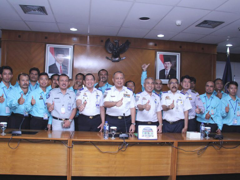 Blue Bird meraih penghargaan Unit Pelayanan Publik Berprestasi dan AKUT Nasional 2016