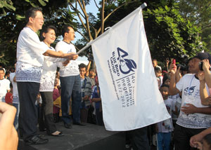 Fauzi Bowo Joined Family Fun Walk with Blue Bird Group Employee